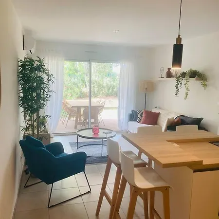 De Standing Avec Piscine Et A Pieds Apartament