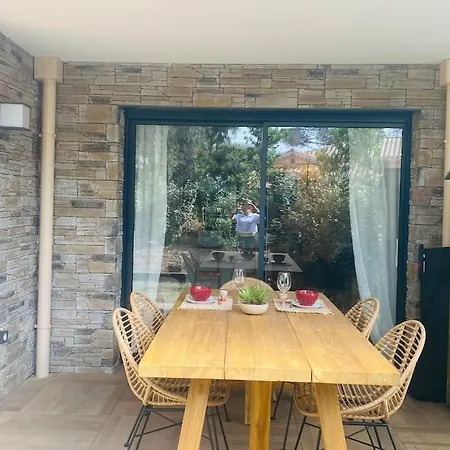 De Standing Avec Piscine Et A Pieds Apartament
