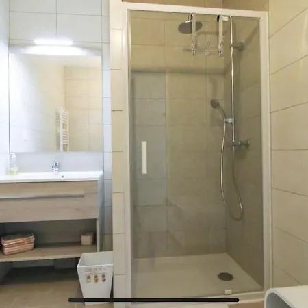 De Standing Avec Piscine Et A Pieds Apartament