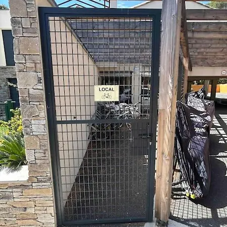 De Standing Avec Piscine Et A Pieds Lägenhet *
