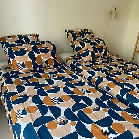 De Standing Avec Piscine Et A Pieds Lägenhet *