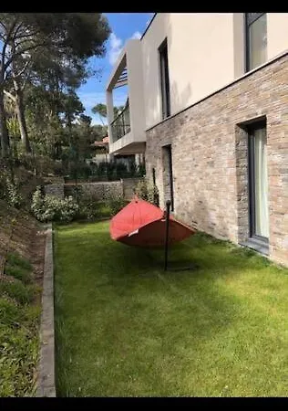 De Standing Avec Piscine Et A Pieds Lägenhet